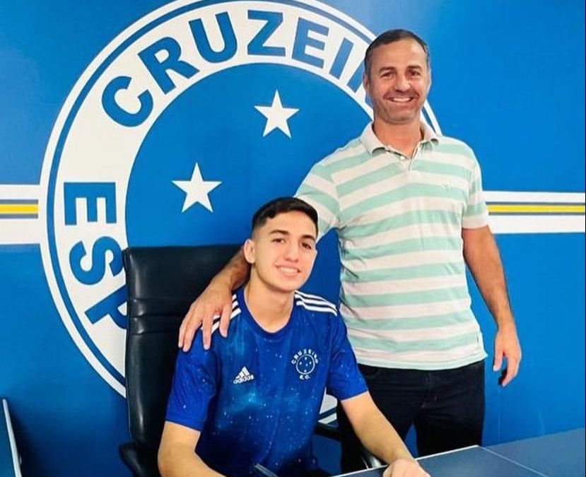 Baririense assina contrato com o Cruzeiro