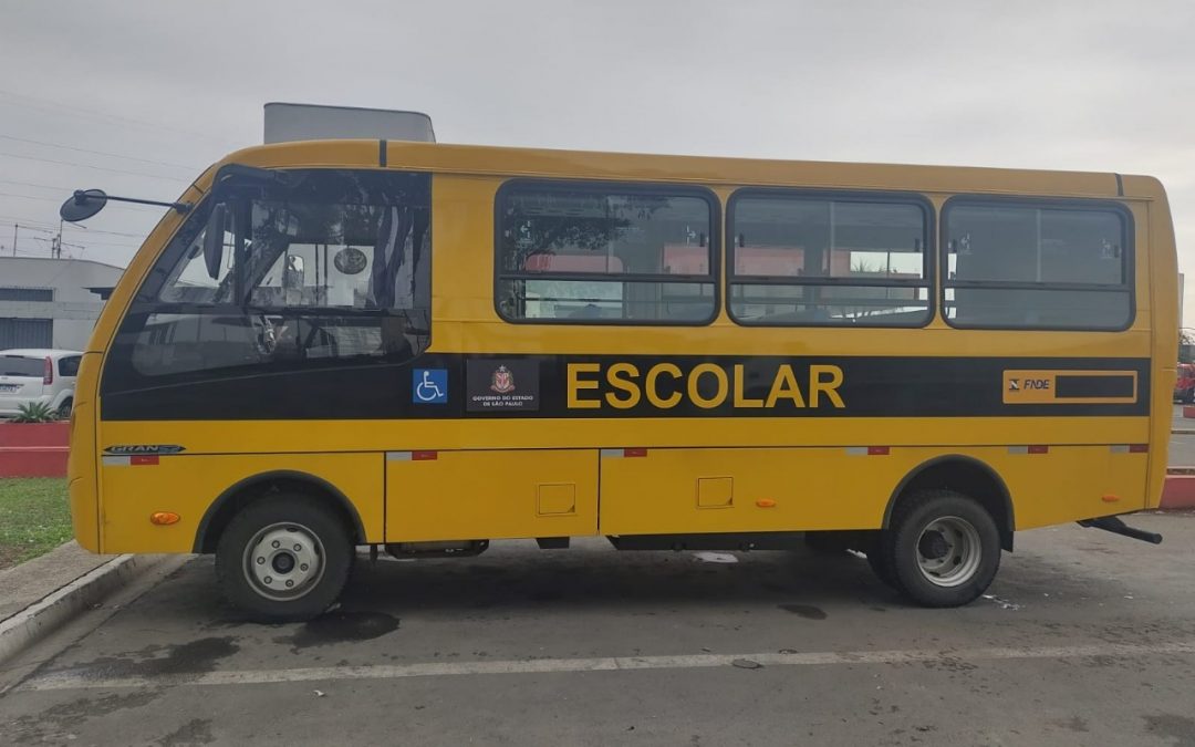 Bariri recebe mais um ônibus escolar