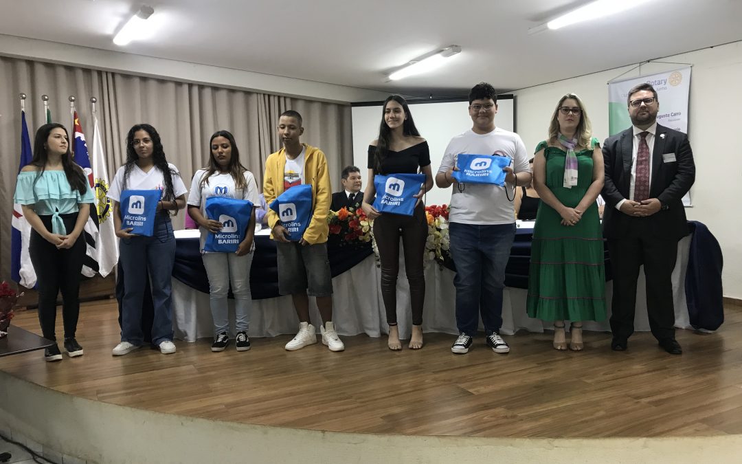 Rotary entrega prêmios em concurso de redação