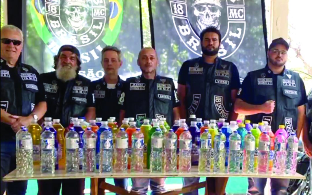 Motoclube arrecada material de limpeza para entidades