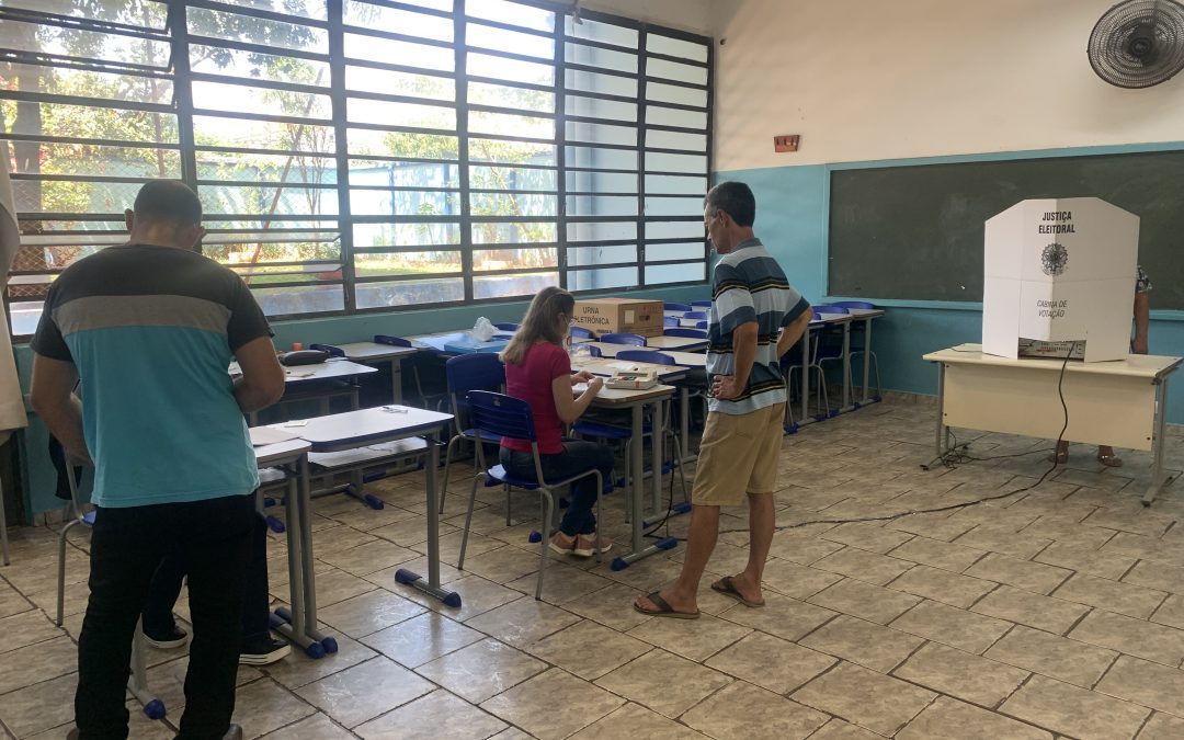 Eleitor volta às urnas amanhã para escolher presidente e governador