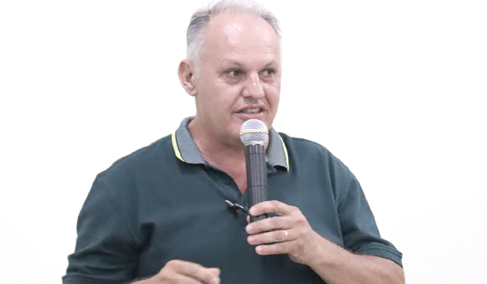 Evandro Folieni toma posse com discurso de afinidade com prefeito