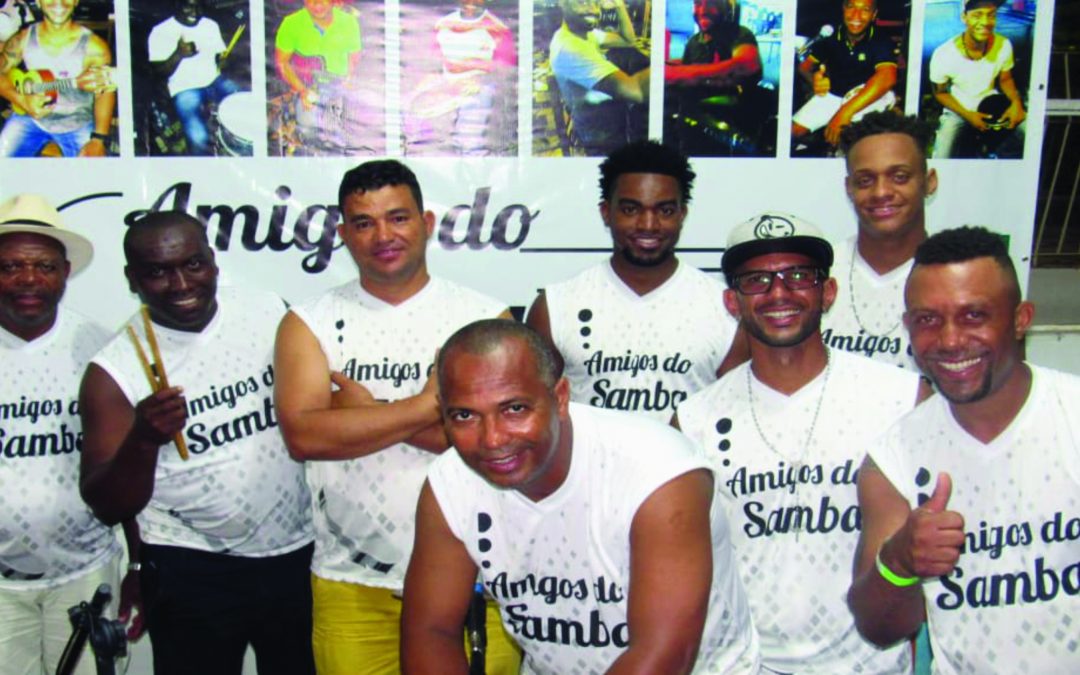 Grupo Amigos do Samba anima noite no Umuarama