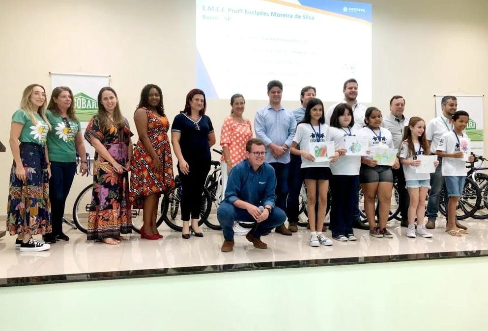 Projeto Corteva entrega prêmios aos alunos da Escola Euclydes