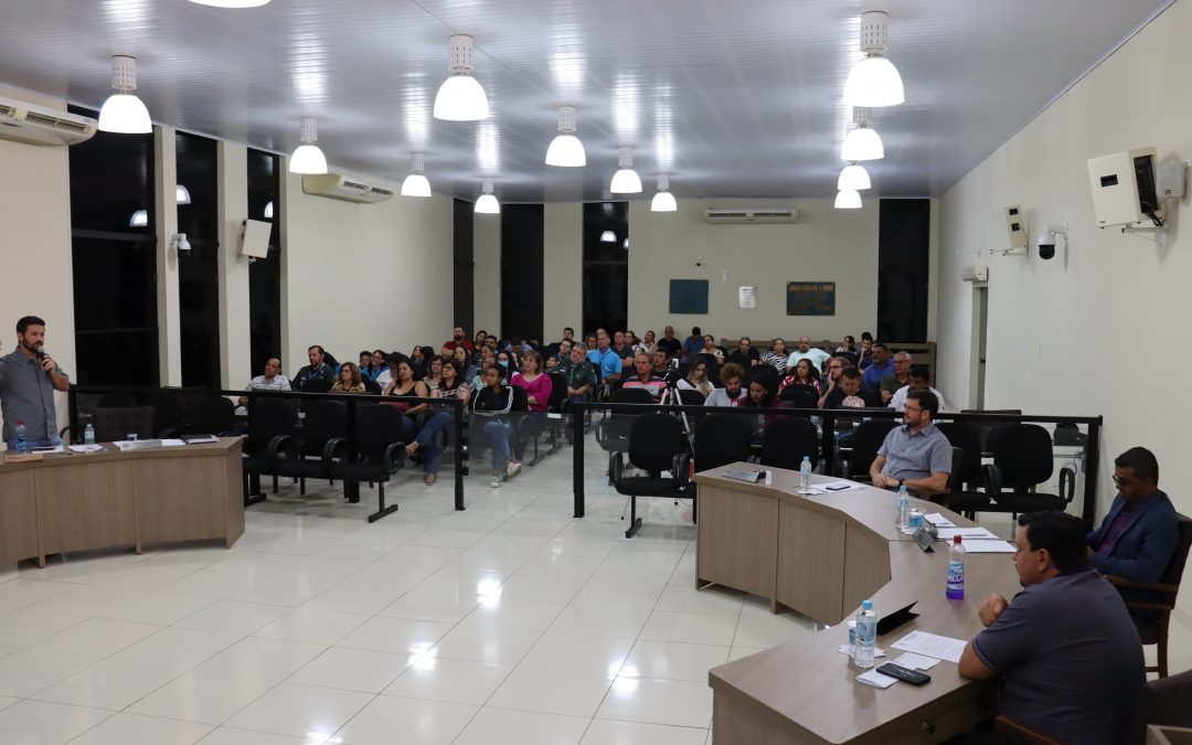 Câmara rejeita projeto e mantém abono a servidores