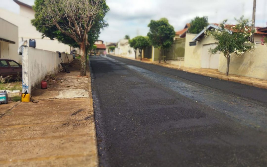 Prefeitura recupera asfalto de vias públicas