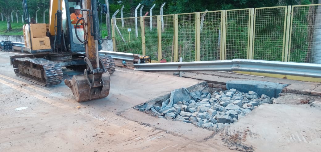 Ponte entre Bariri e Boraceia passa por obra após trinca no pavimento