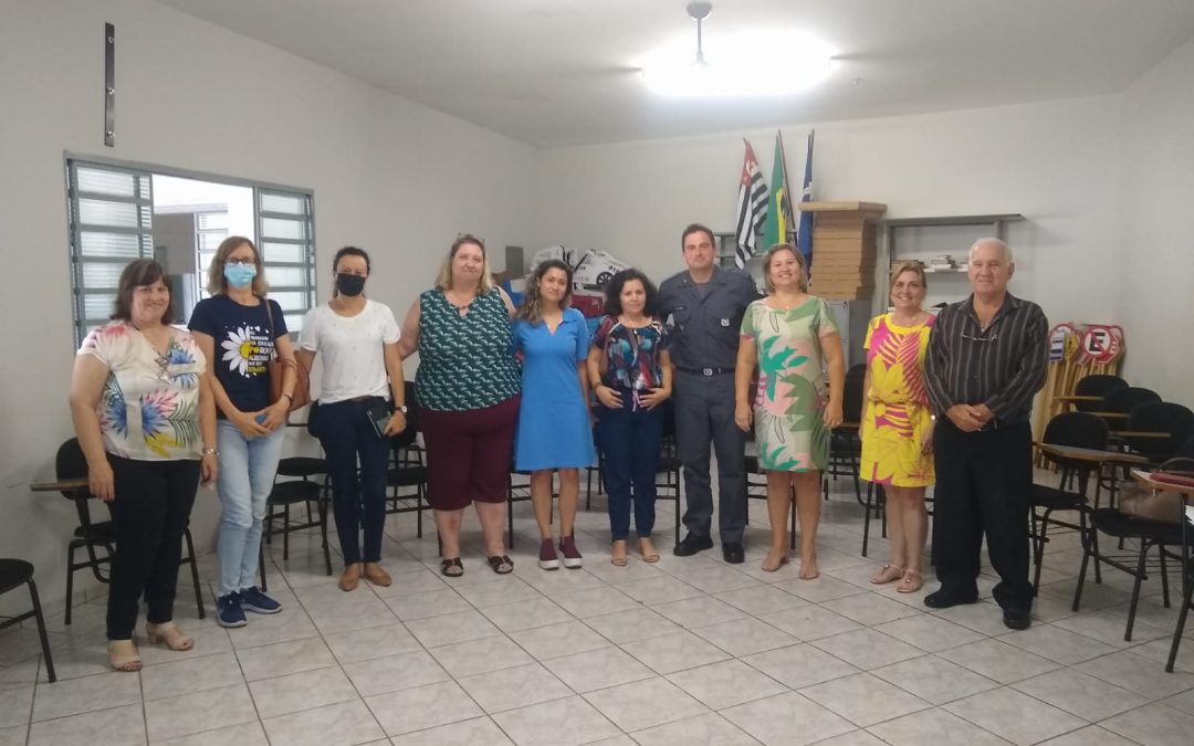 Educadoras participam de reunião do Conseg