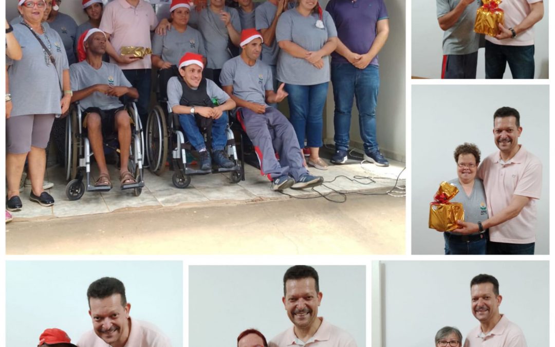 Coral dos alunos da Apae de Bariri se apresenta no Paço Municipal em Itaju