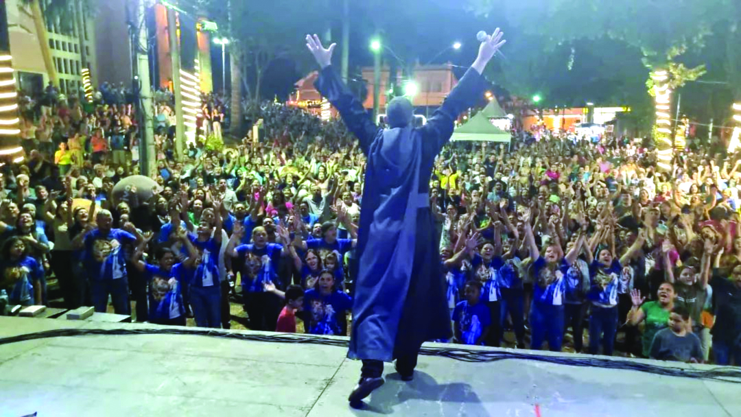 Noite de louvor e adoração encerra programação da Vila de Noel