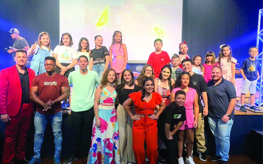 Alunos da Escola de Ritmus se apresentam em Boraceia