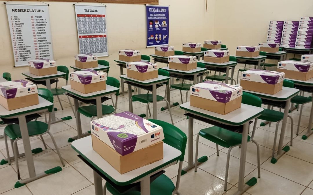 Bariri: Prefeitura entrega kits, apostilas e uniformes no início do ano letivo