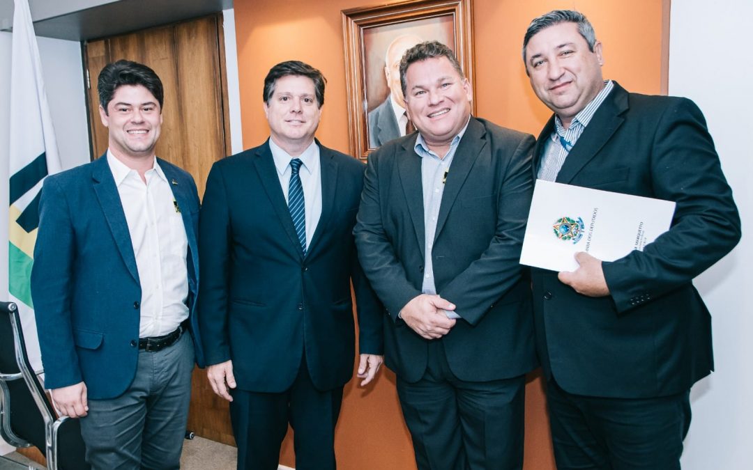 Prefeito e vice vão a Brasília em busca de recursos
