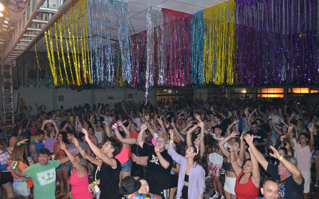 Umuarama tem casa cheia nas noites e matinês do carnaval