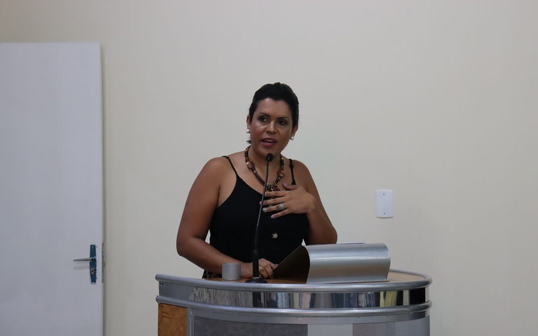 Vereadora questiona postagem sobre Poupatempo e rebate prefeito e diretora