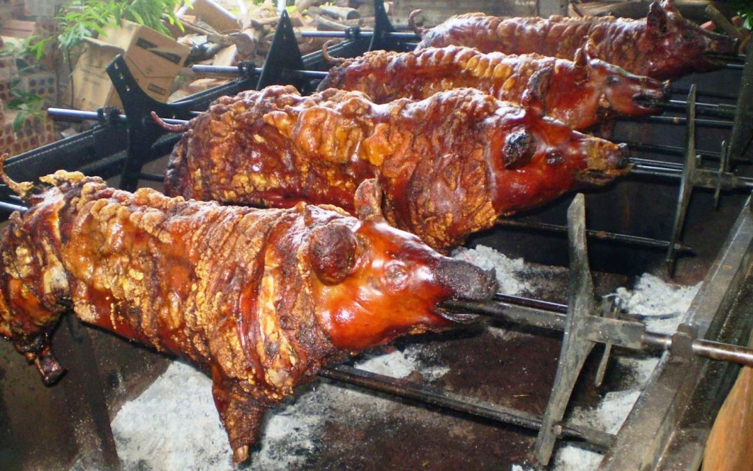 Almoço beneficente vai servir porco no rolete