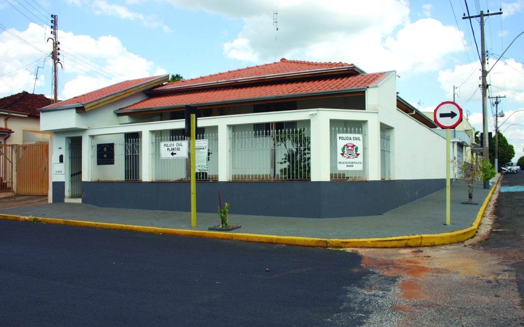 Aluno especial entra em escola e ameaça funcionária
