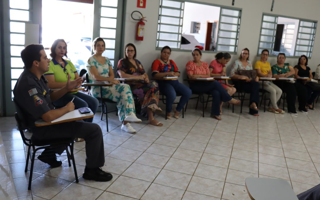Polícia Militar reúne educadores para discutir ações de segurança