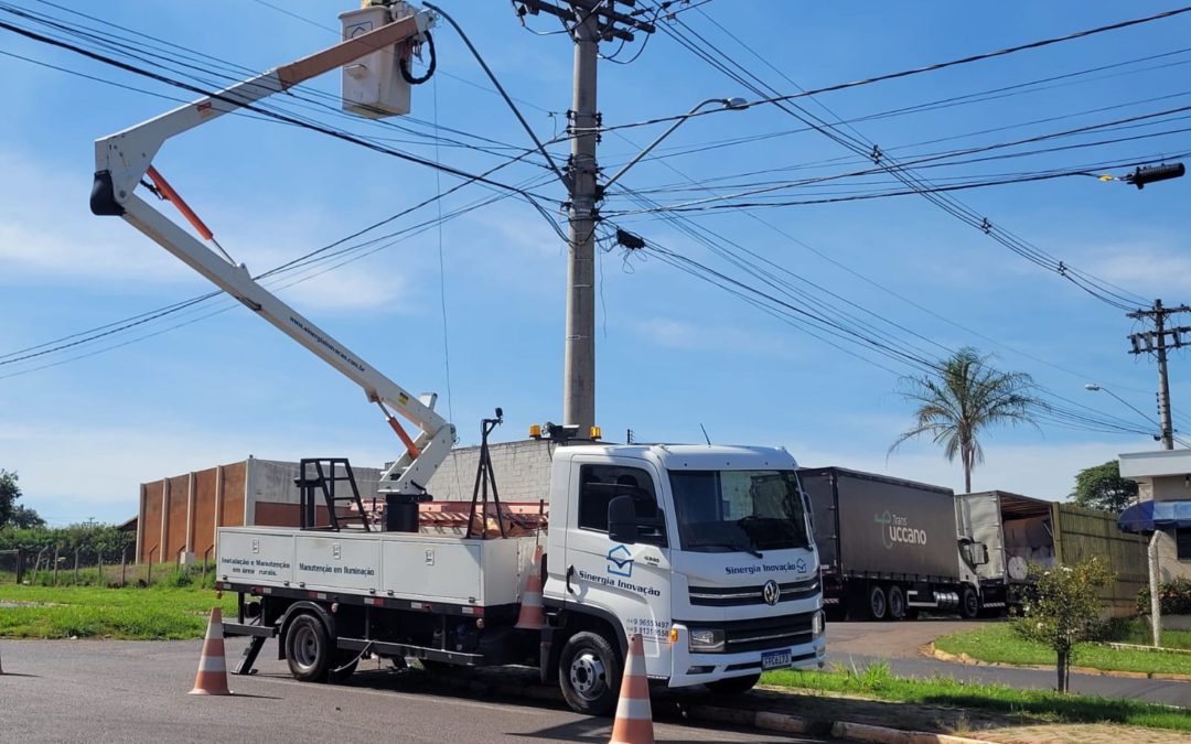 Empresa Sinergia começa a trocar luminárias na Expressa Sul