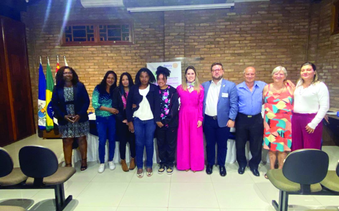 Rotary realiza premiação de concurso de poesia