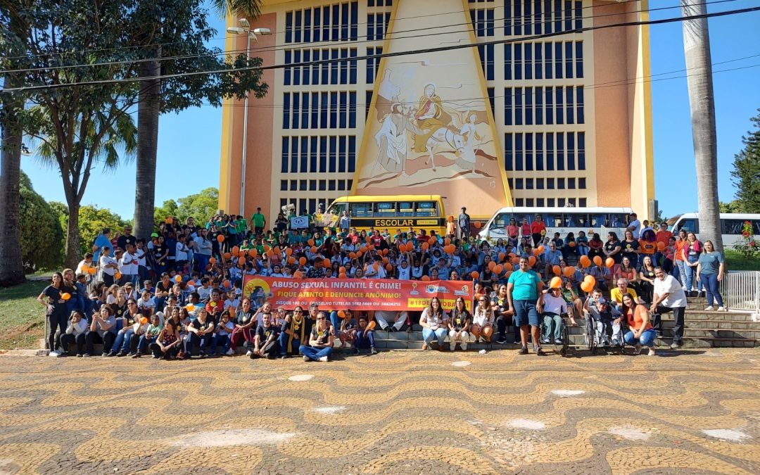 Passeata combate o abuso e exploração sexual de crianças e adolescentes
