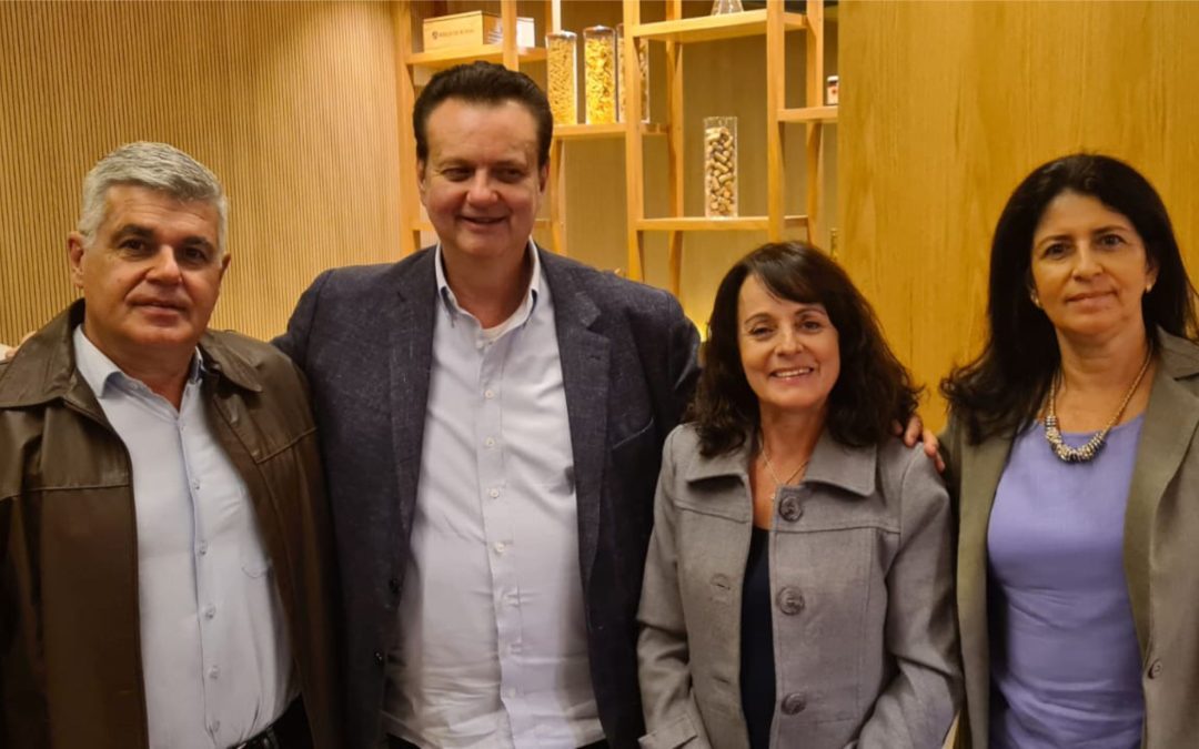 Prefeito Di Picapau participa de encontro em SP