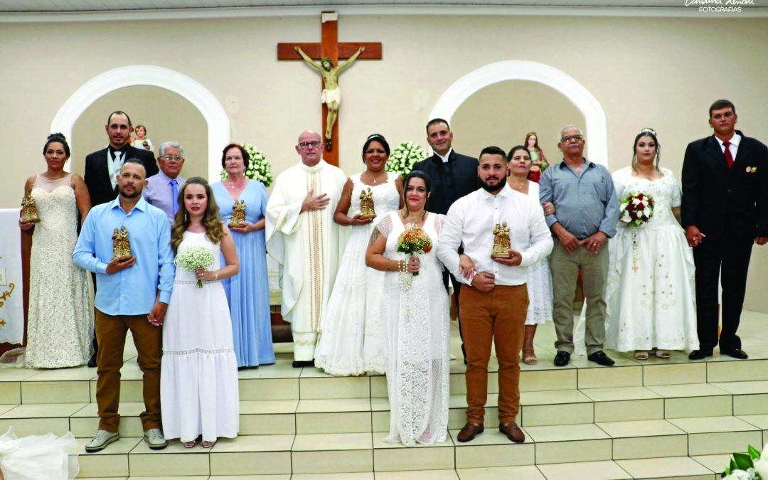 Paróquia Santa Luzia realiza casamento comunitário