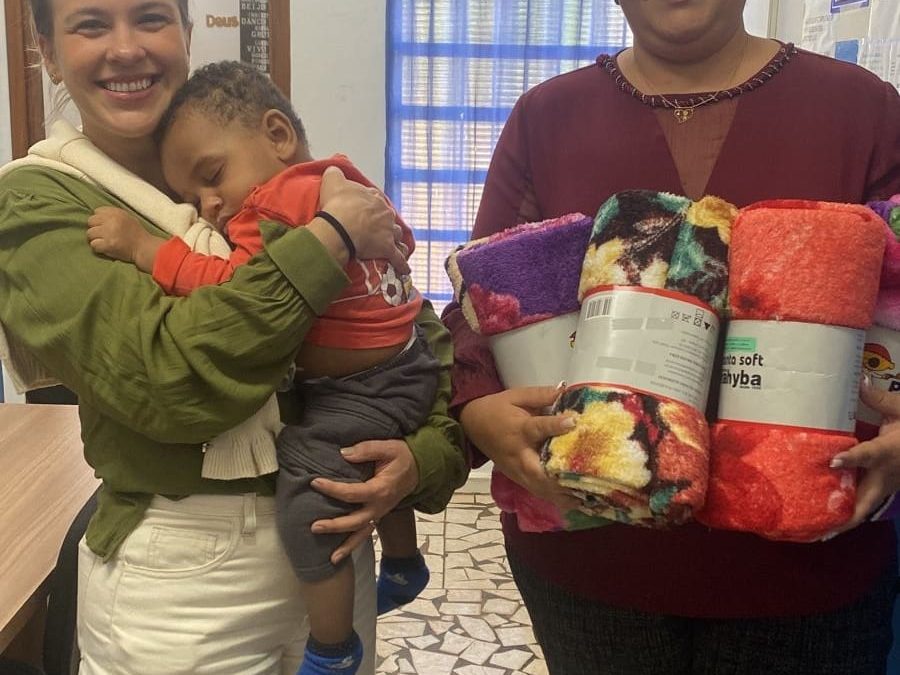 Fundo Social doa mantas e cobertores para as creches municipais