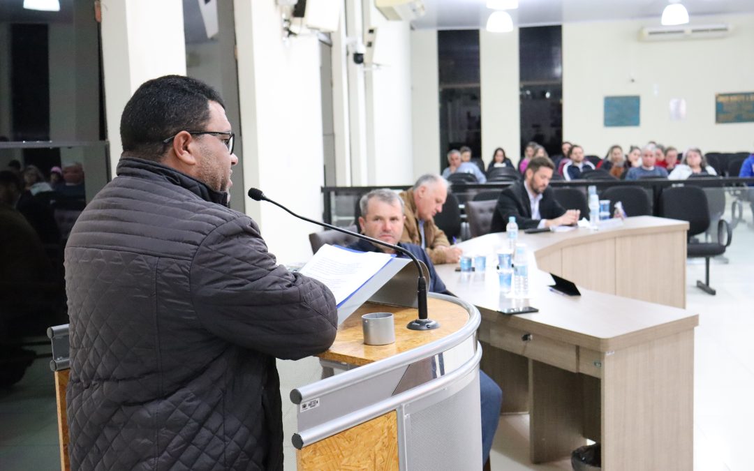 Presidente de sindicato diz que prefeitura tem recursos para pagar piso