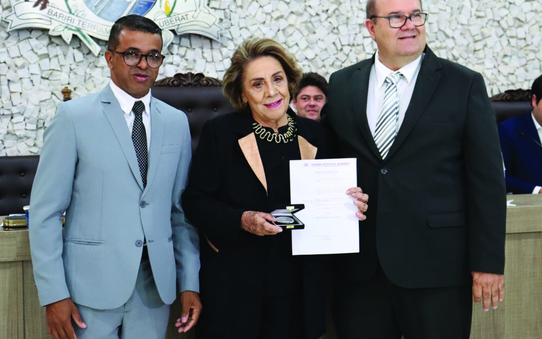 Tereza Camargo recebe Medalha 16 de Junho