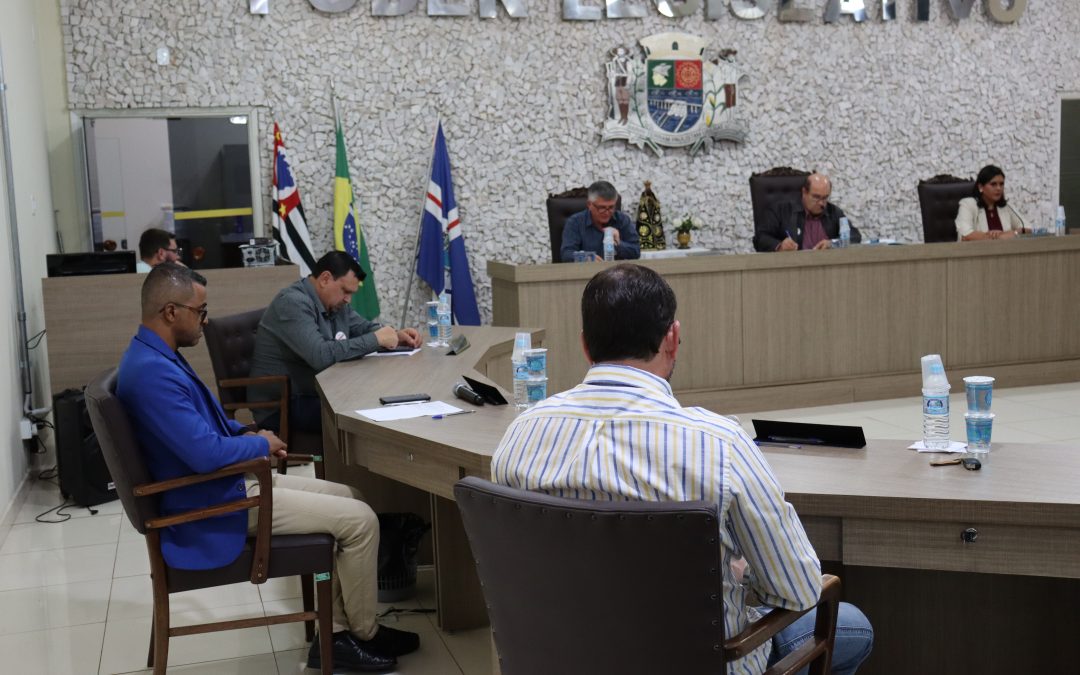 Sem pauta de votação, sessão é marcada por longos debates