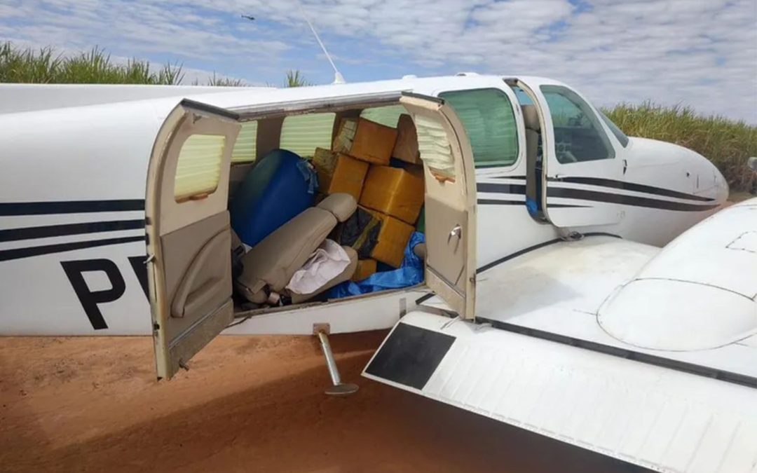 REGIÃO: Caças da FAB interceptam avião com 400 kg de cocaína em Matão