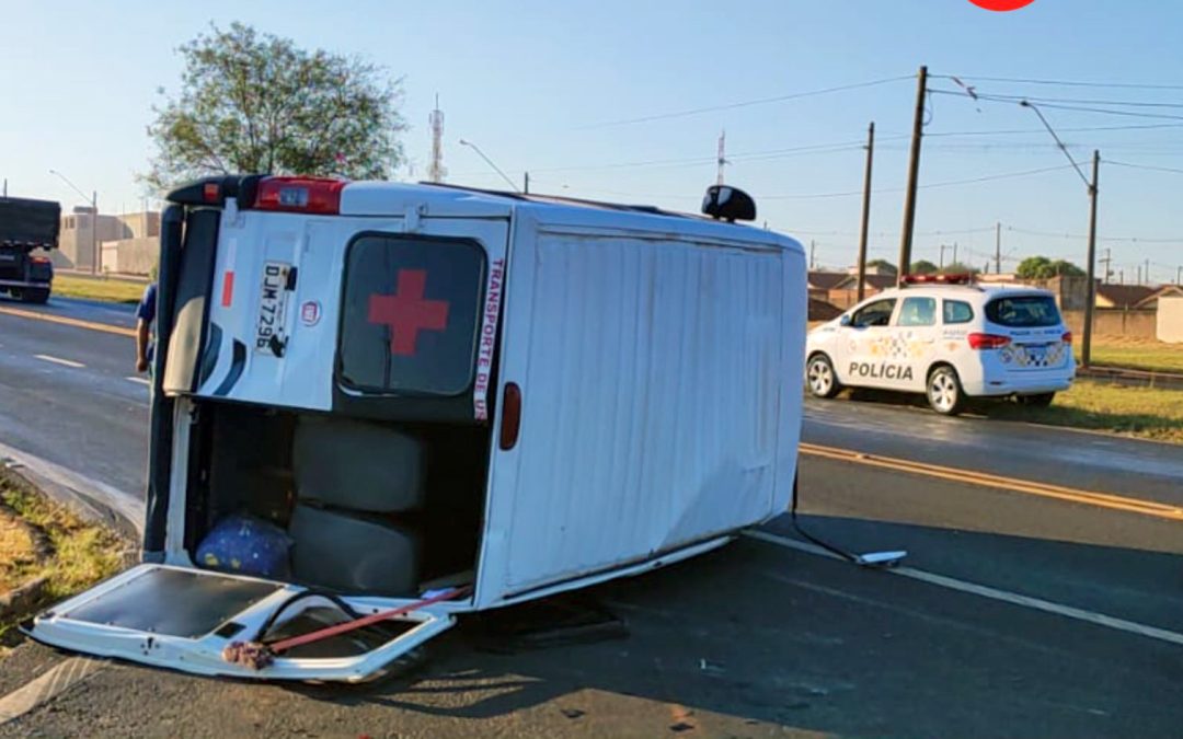 POLÍCIA: Pacientes ficam feridos em acidente de ambulância