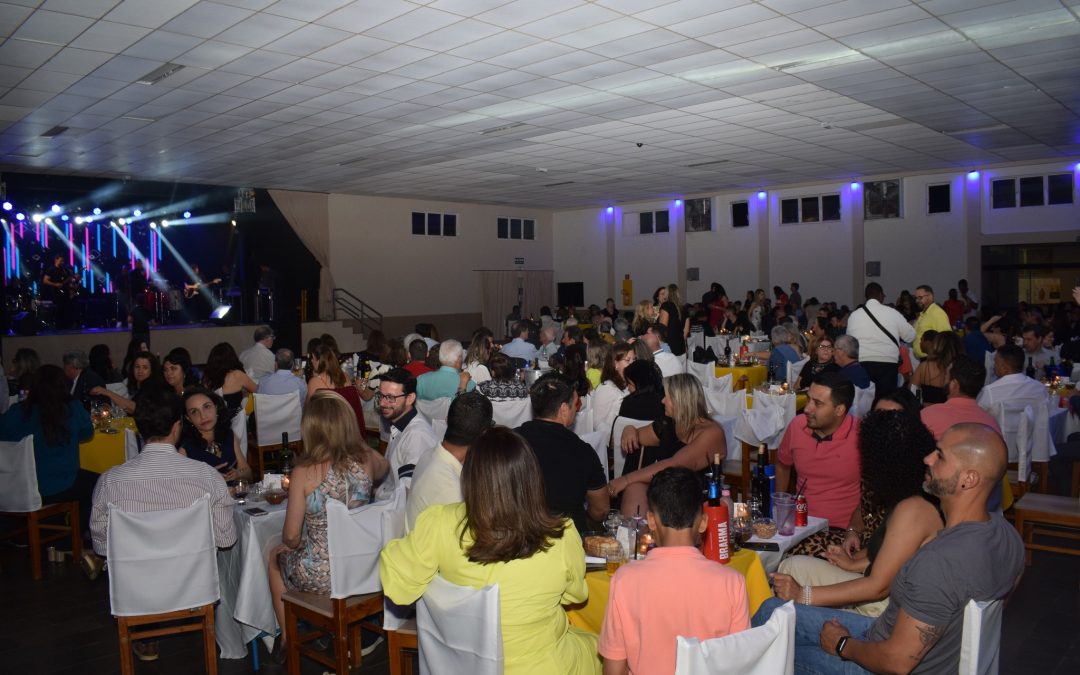Apae celebra Jubileu de Ouro com baile no Umuarama