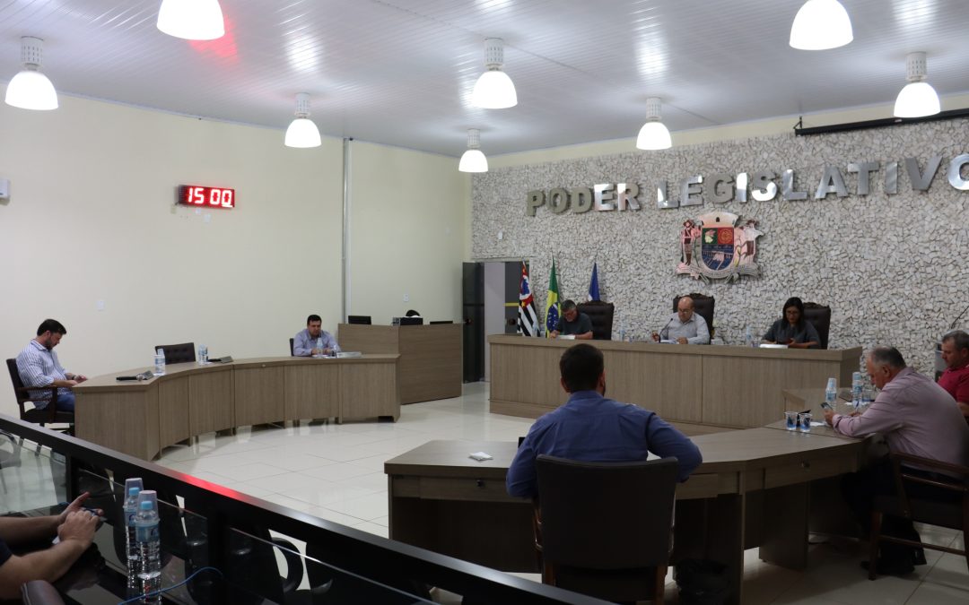 Nove projetos do prefeito permanecem nas comissões sem votação