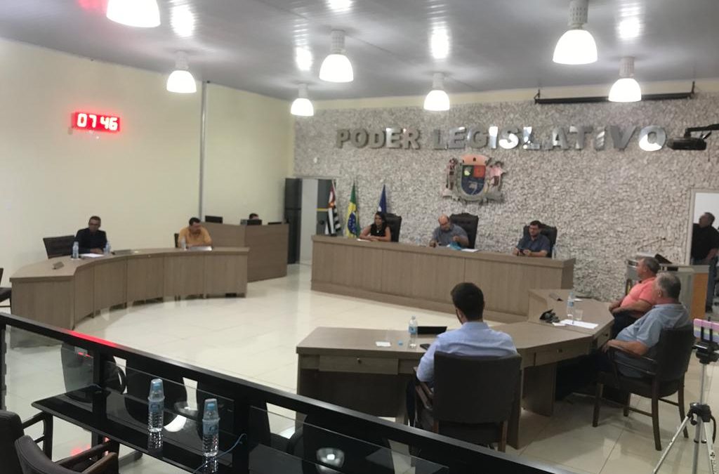 Por unanimidade, Câmara aprova abertura de comissão processante para investigar prefeito
