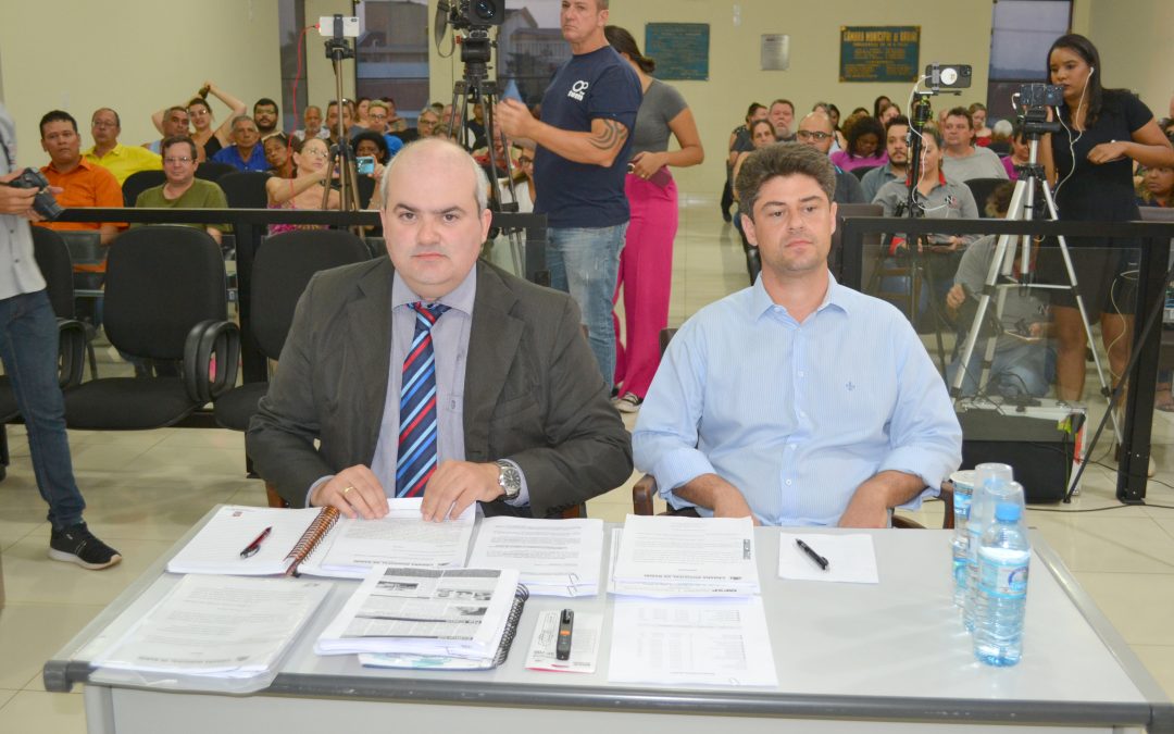 Por unanimidade, Câmara cassa mandado do prefeito Abelardo