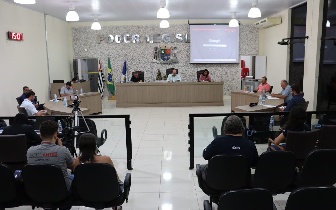 Vereadores cobram colegas em votação de processo de cassação