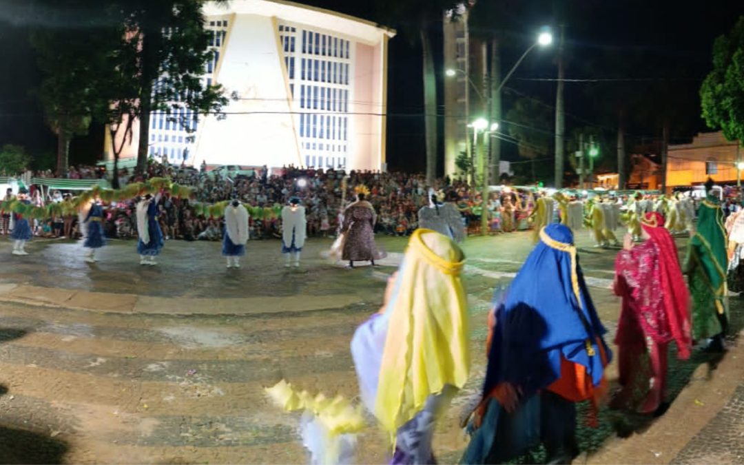 BARIRI: Presépio Vivo encerra “Vila do Noel” na Praça da Matriz