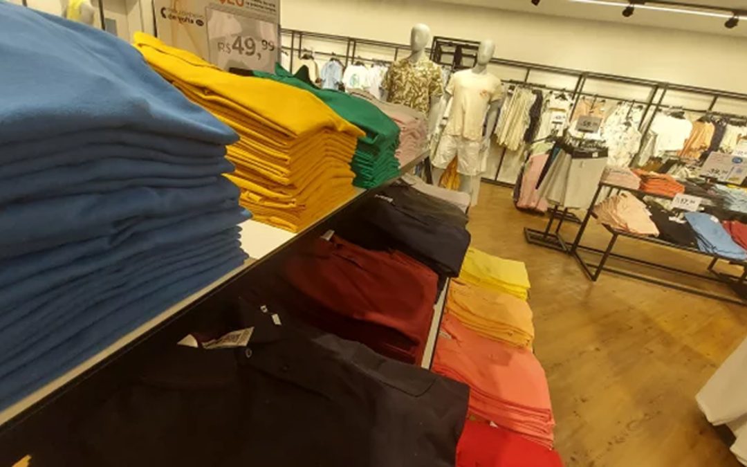 ECONOMIA: Roupas e calçados lideram a lista do desejo de compras para o Natal