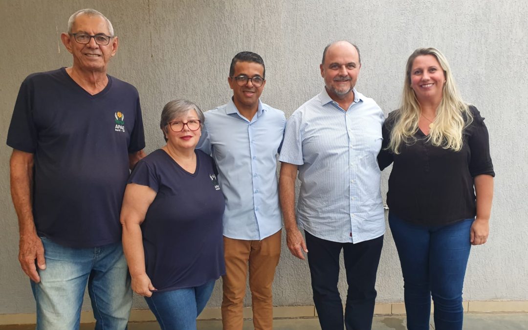 Cidade: Apae de Bariri recebe emenda do deputado Ricardo Madalena