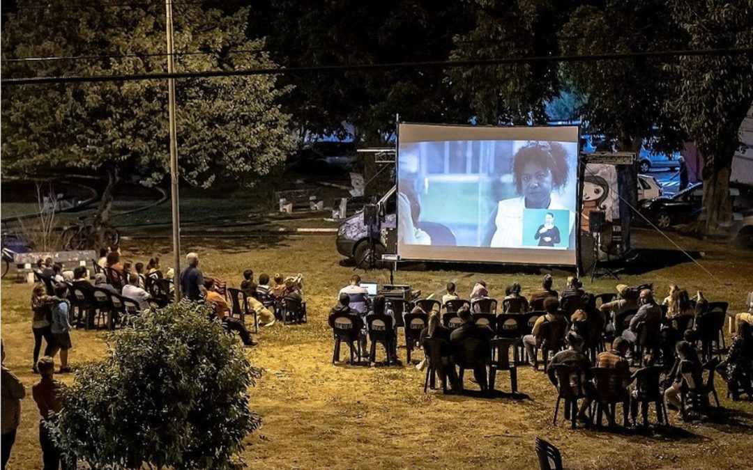 CineSolar traz cinema itinerante para Bariri