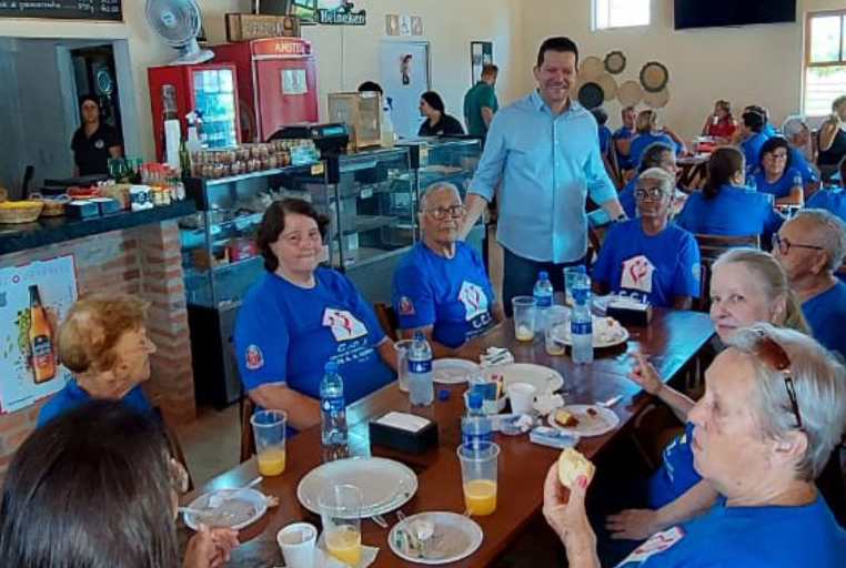 Região: Itaju oferece café da manhã para idosas do CCI