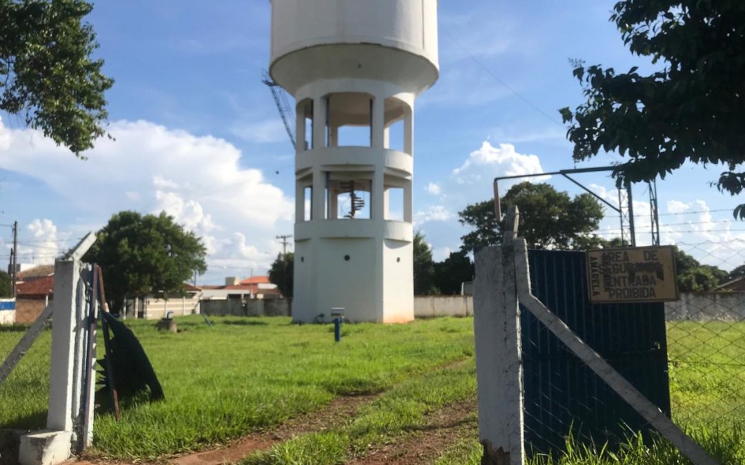 Cidade: Portão que dá acesso a reservatório de água está danificado