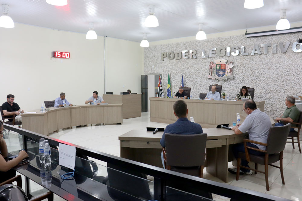 Bariri: Câmara aprova contas de Neto Leoni e Abelardo Simões