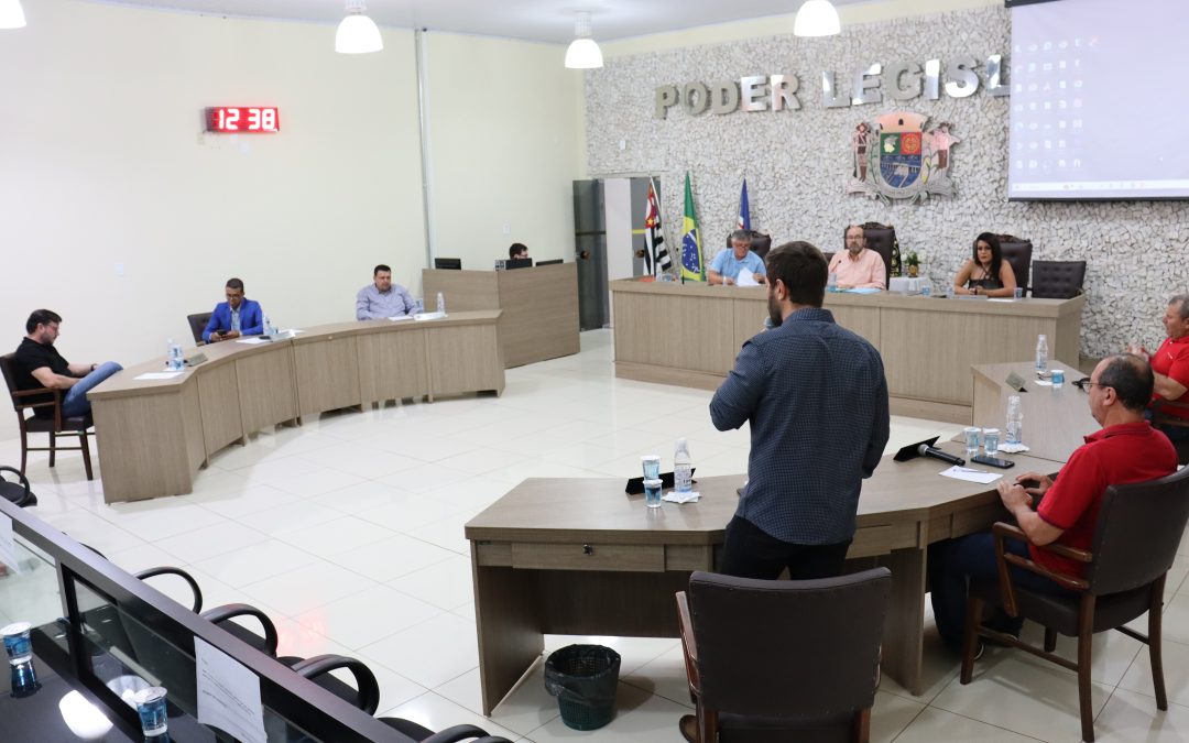 Política: Vereadores prorrogam concessão a empresa e criticam Executivo