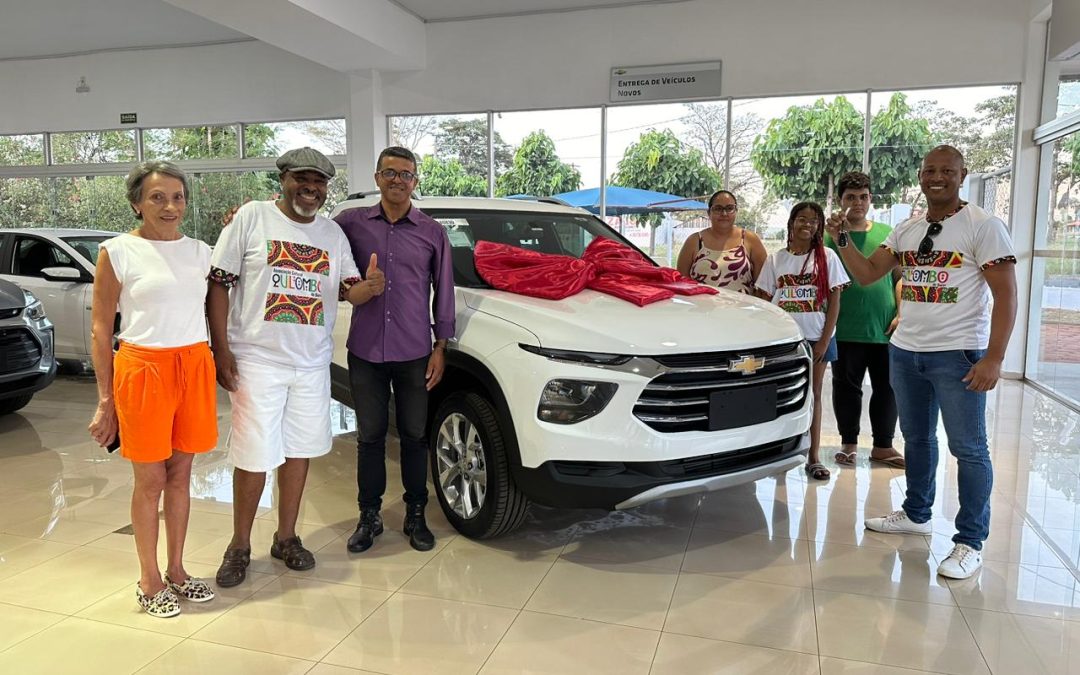 Cidade: Associação Quilombo recebe carro 0-km