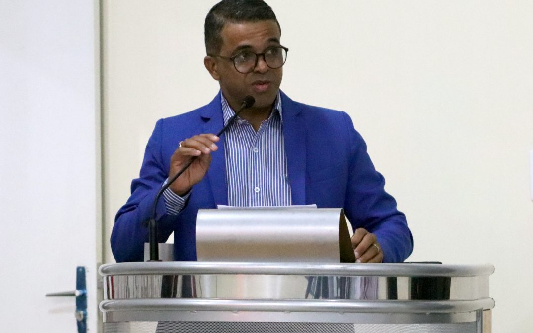 Política: Vereador questiona quatro contratos firmados pela prefeitura