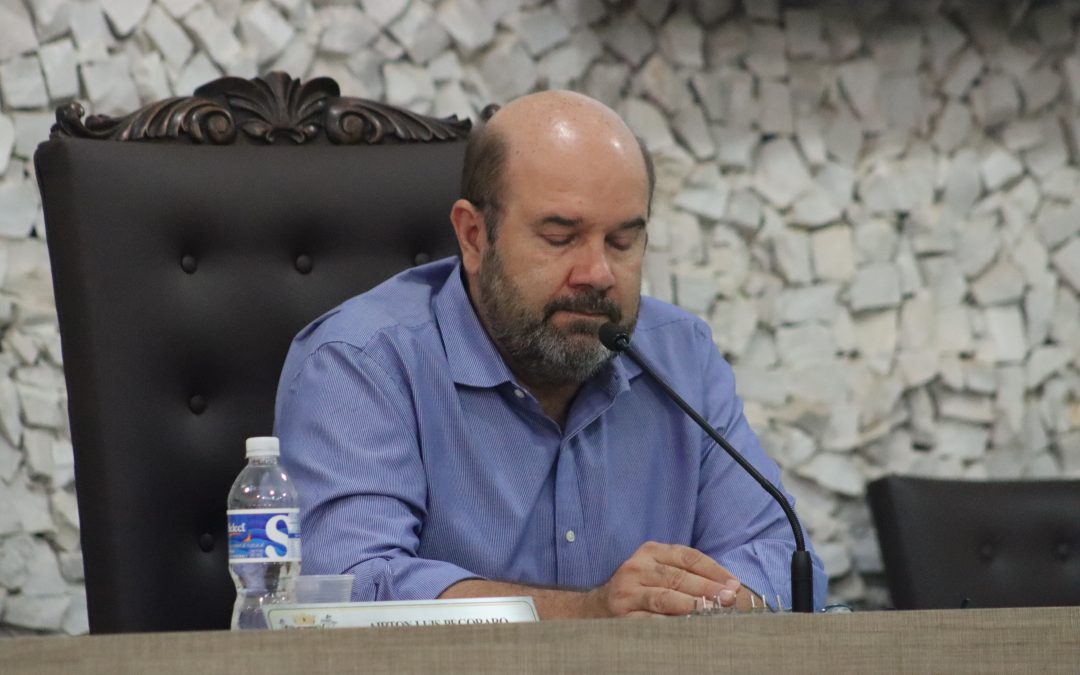 Política: Airton Pegoraro emociona-se ao homenagear Du Benatti