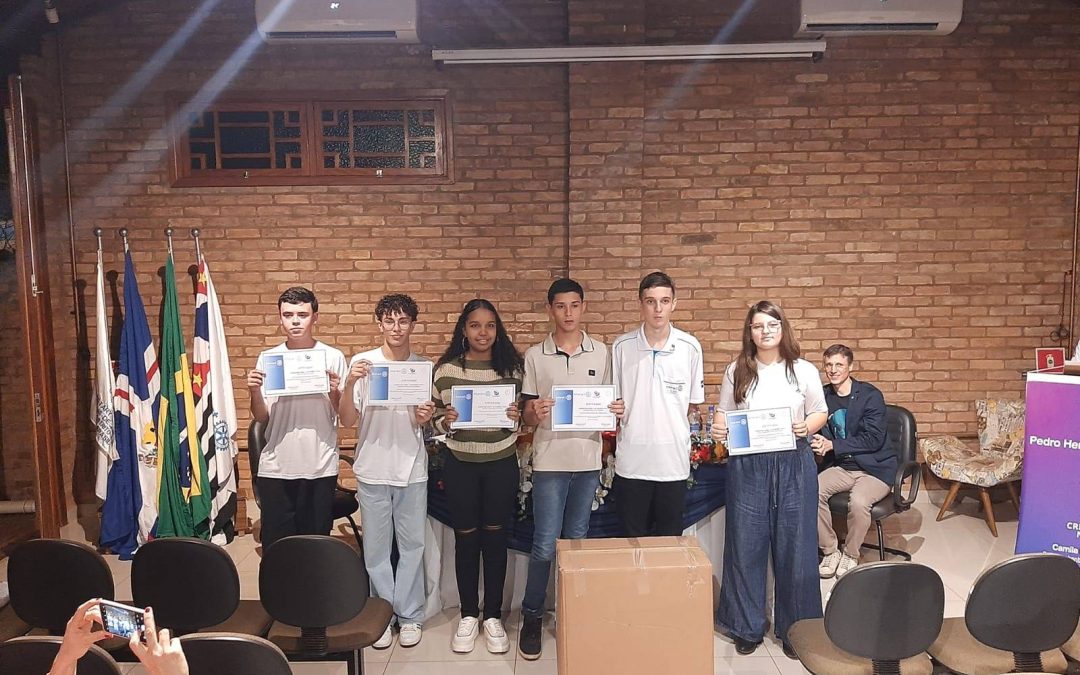 Cultura: Aluno da Escola Modesto Masson ganha concurso de oratória